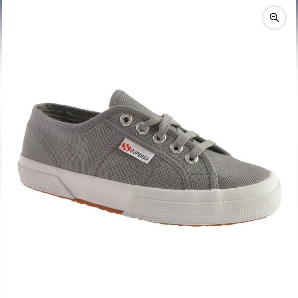 Superga Women's 2750 Classic Lace-up Canvas Sneaker 
Size EU39.5 US7